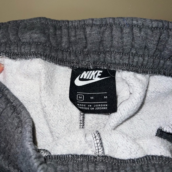 Nike Gray Cargo Sweatpants Relaxed Fit - Picture 2 of 2